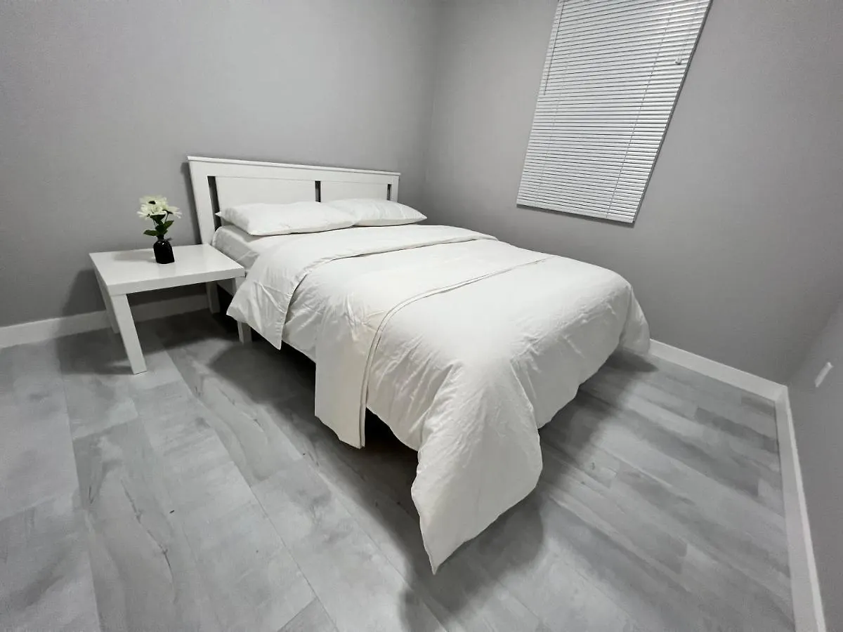 Spacious Private Room Canada